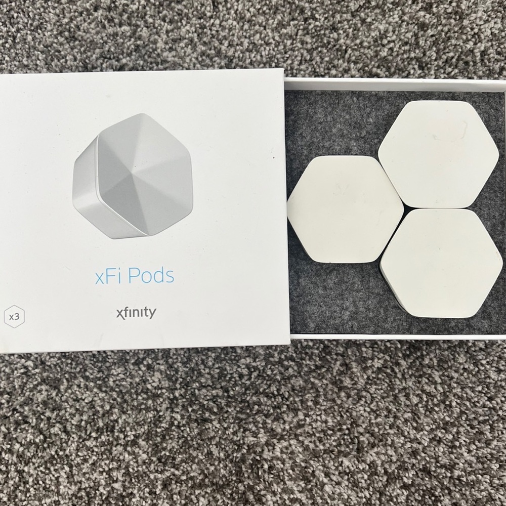 Like new! XFINITY XFI PODS